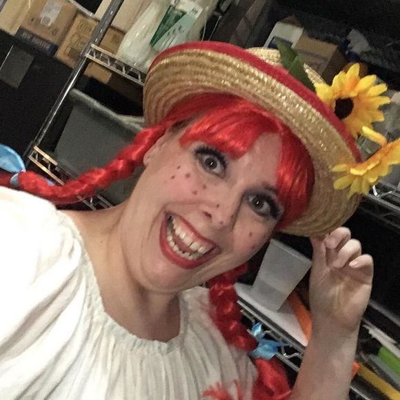 Meet your Posher, Jennifer - Picture 1 of 1